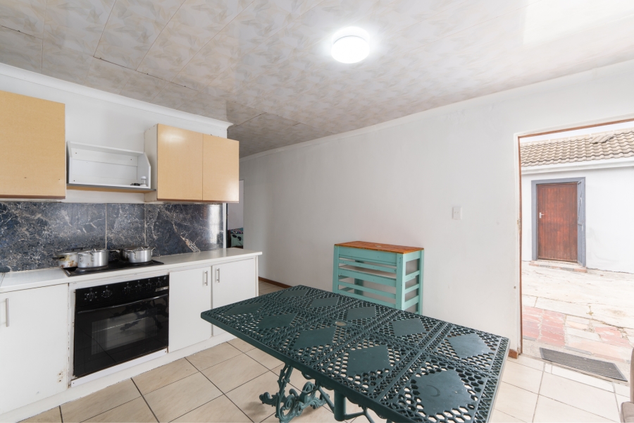 8 Bedroom Property for Sale in Parow Valley Western Cape